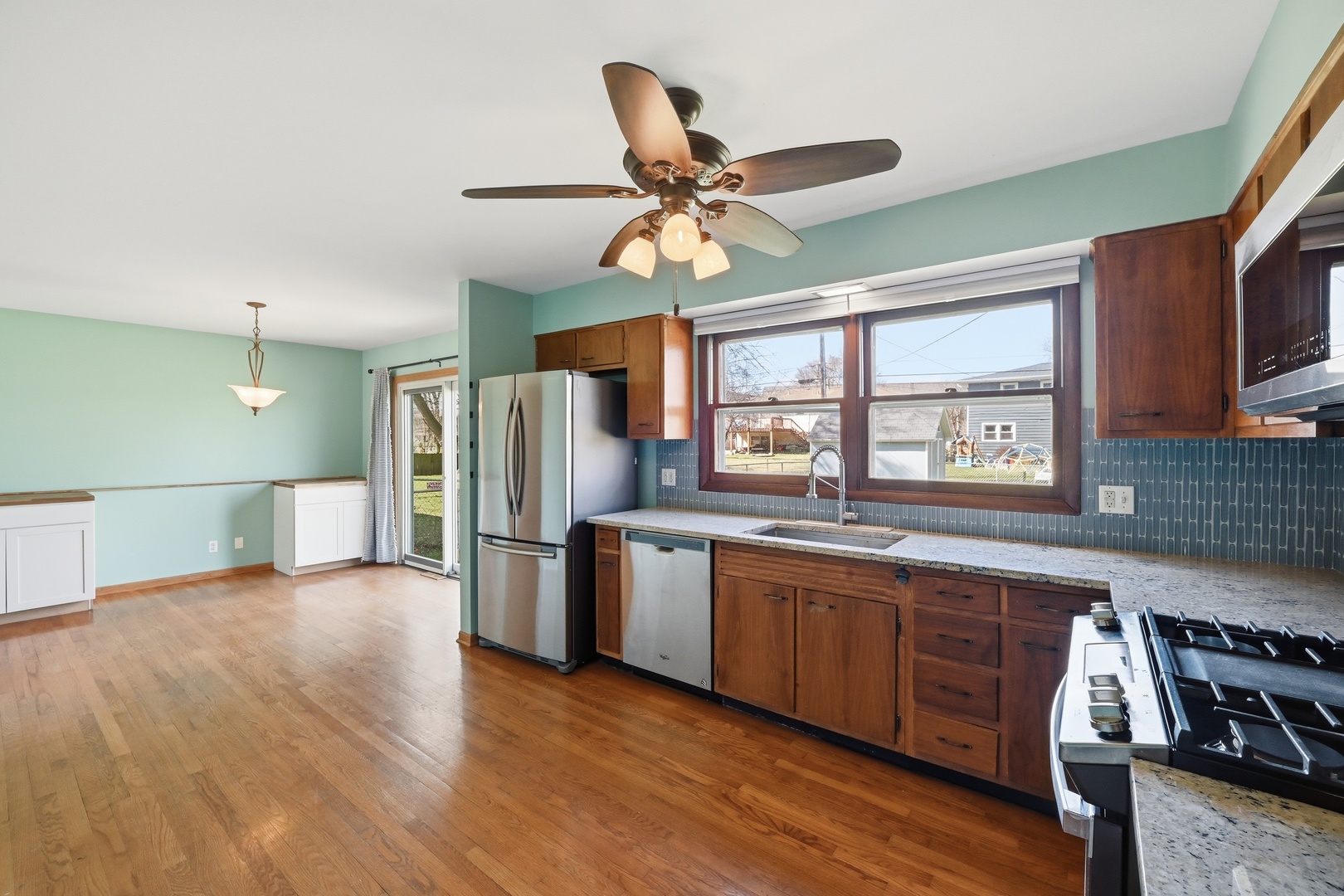 203 Fairview Drive, St. Charles, IL 60174