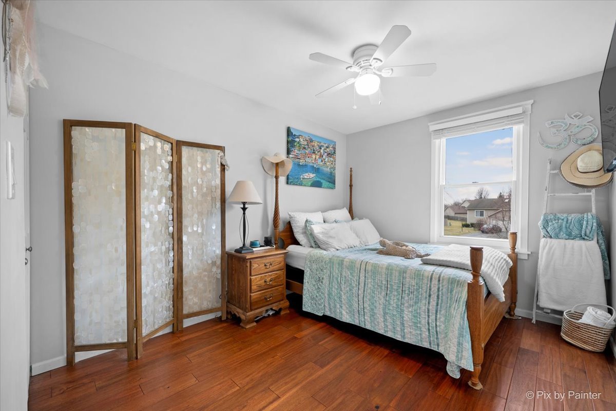 6 Juniper Court, Streamwood, IL 60107