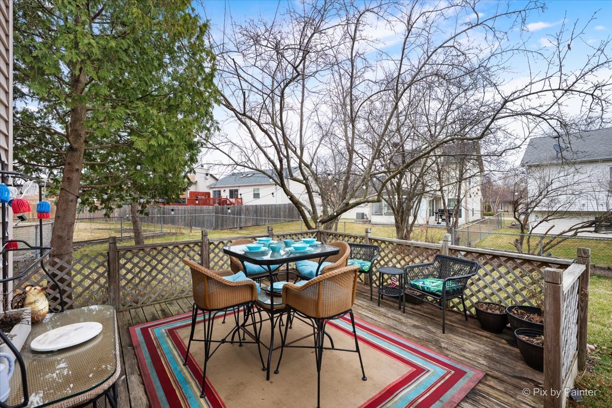 6 Juniper Court, Streamwood, IL 60107