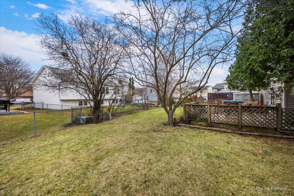 6 Juniper Court, Streamwood, IL 60107