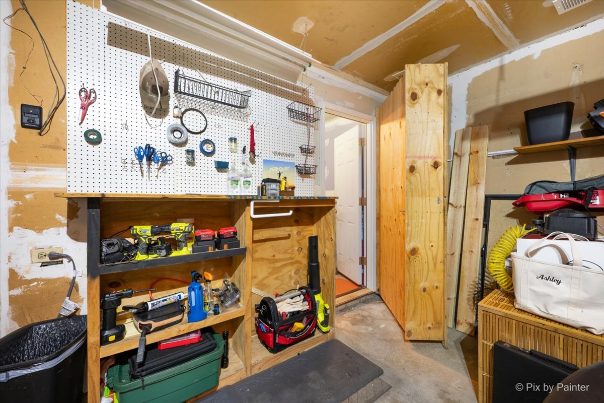 6 Juniper Court, Streamwood, IL 60107