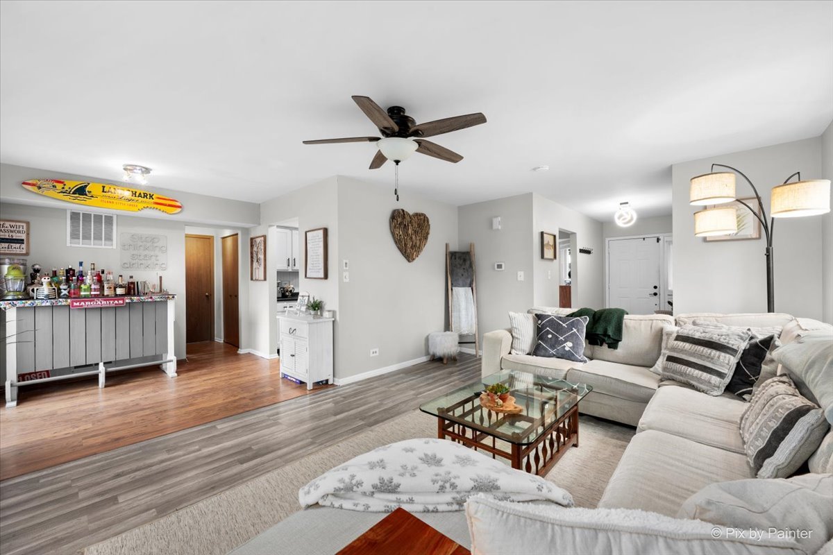 6 Juniper Court, Streamwood, IL 60107