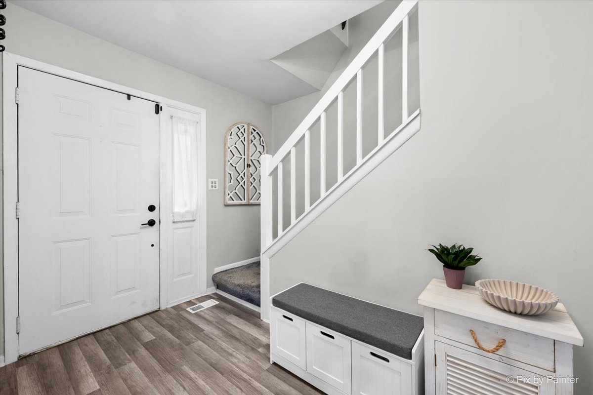 6 Juniper Court, Streamwood, IL 60107