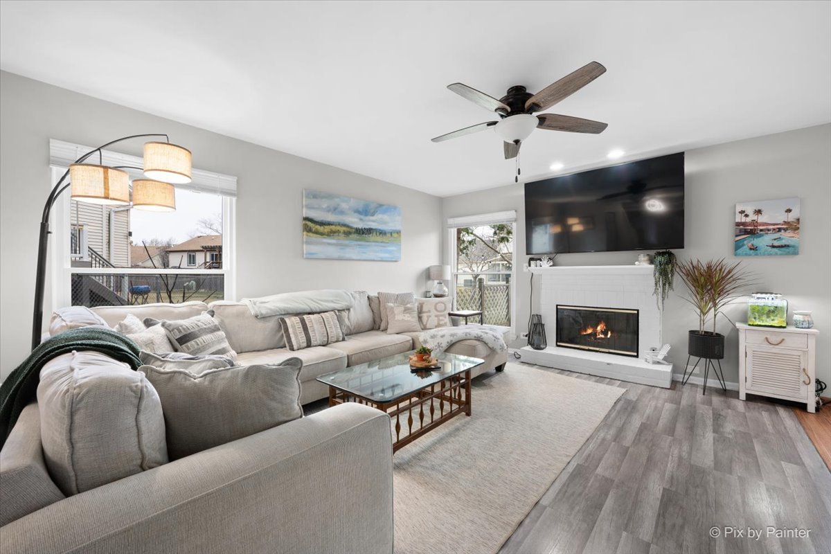 6 Juniper Court, Streamwood, IL 60107