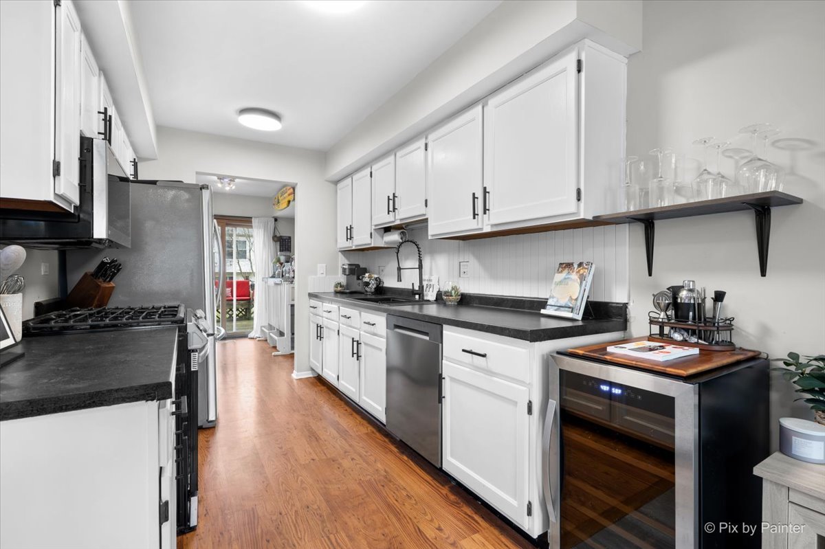 6 Juniper Court, Streamwood, IL 60107