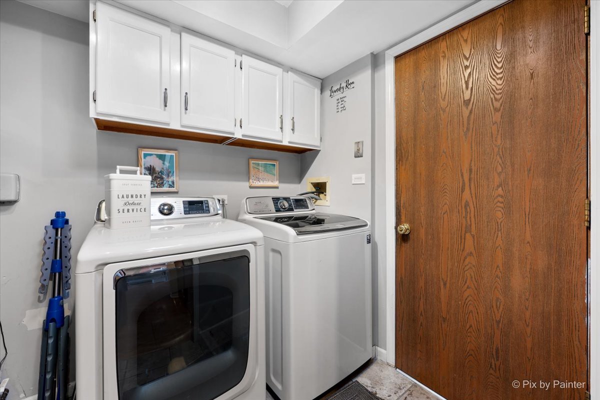 6 Juniper Court, Streamwood, IL 60107