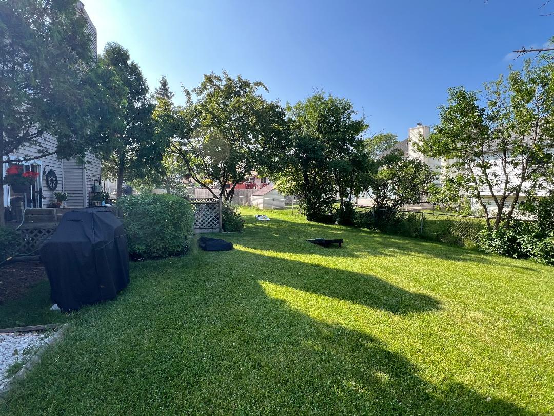 6 Juniper Court, Streamwood, IL 60107