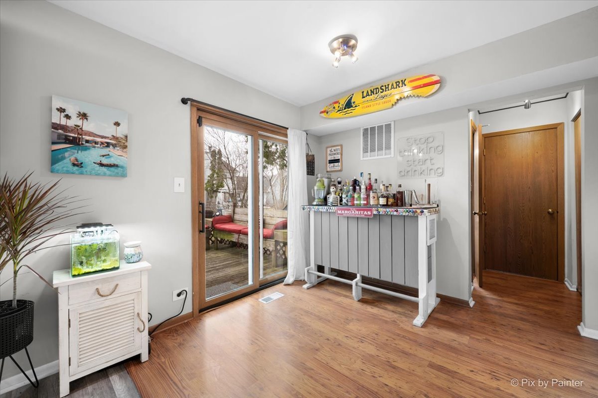 6 Juniper Court, Streamwood, IL 60107