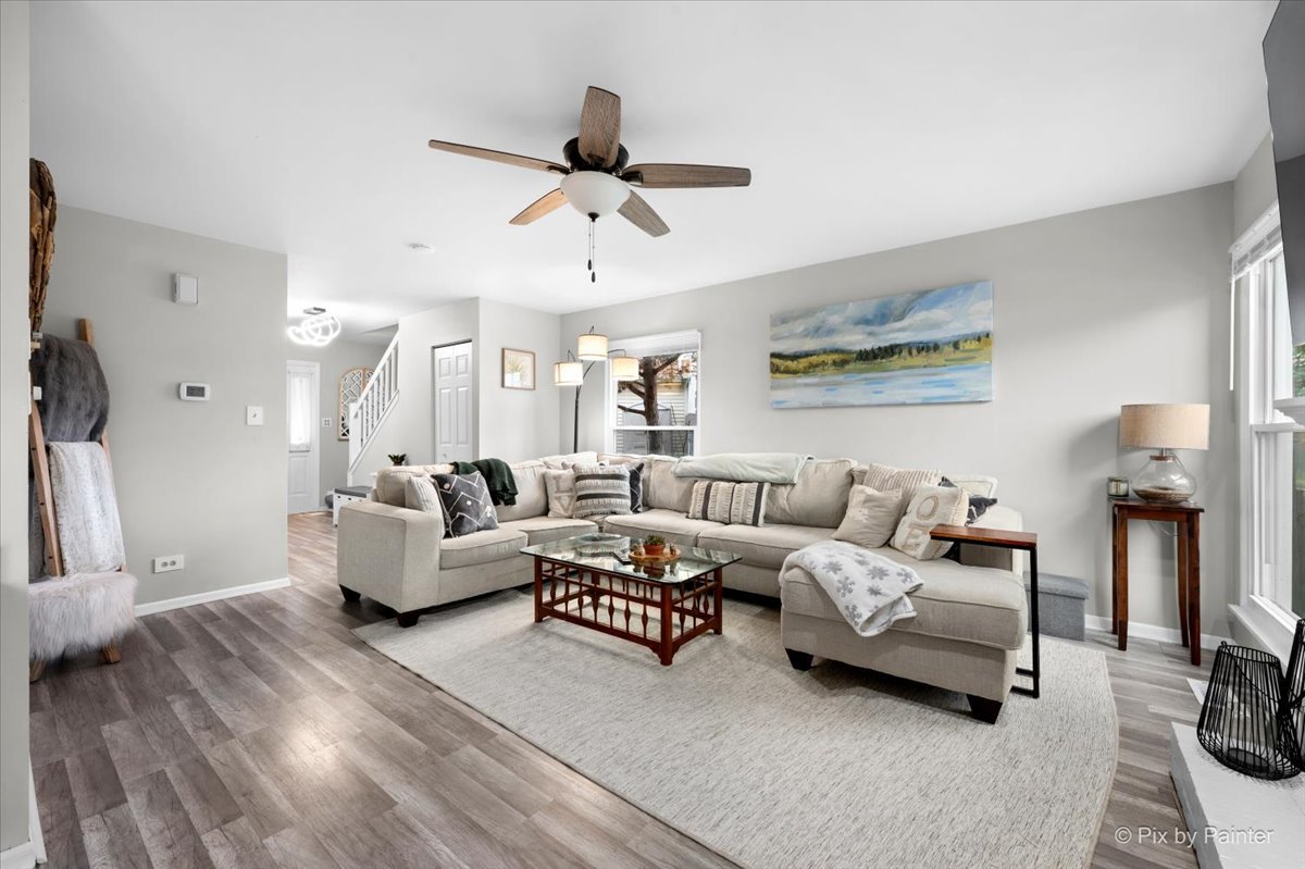 6 Juniper Court, Streamwood, IL 60107