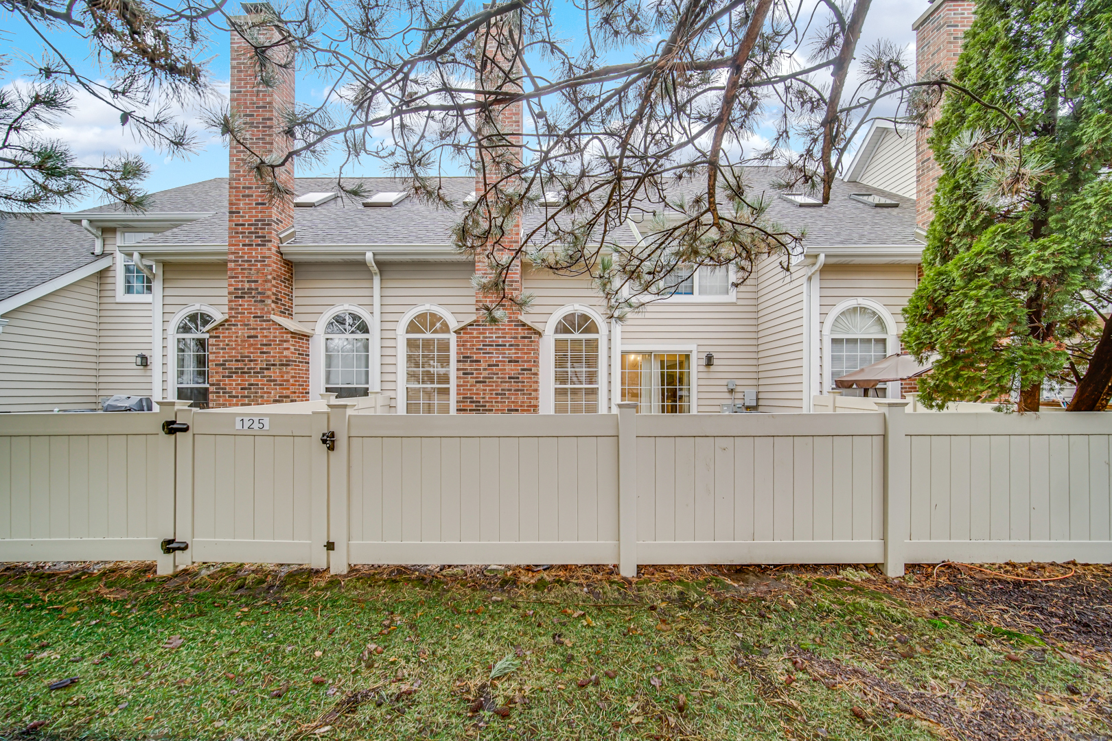 125 Stevens Drive, Schaumburg, IL 60173