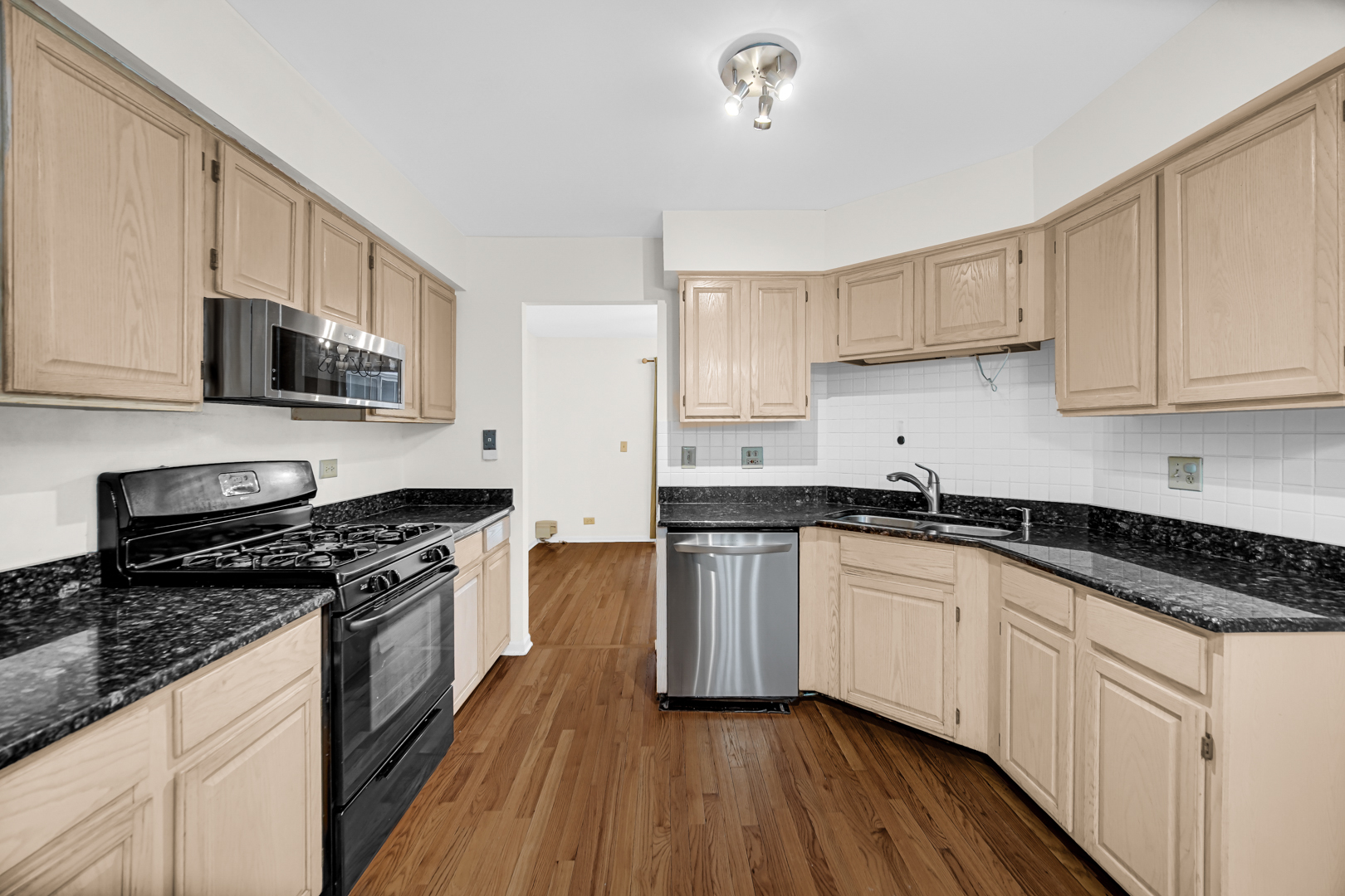 125 Stevens Drive, Schaumburg, IL 60173