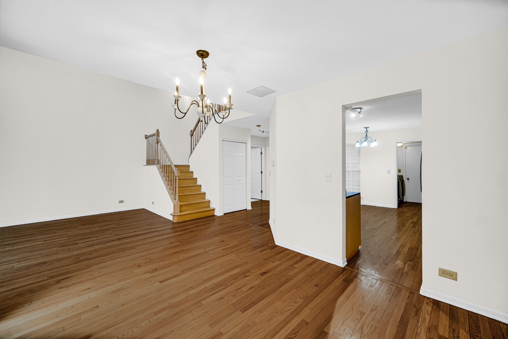 125 Stevens Drive, Schaumburg, IL 60173