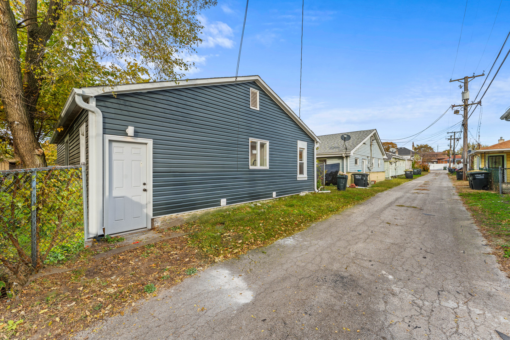 18241 Ridgewood Avenue, Lansing, IL 60438