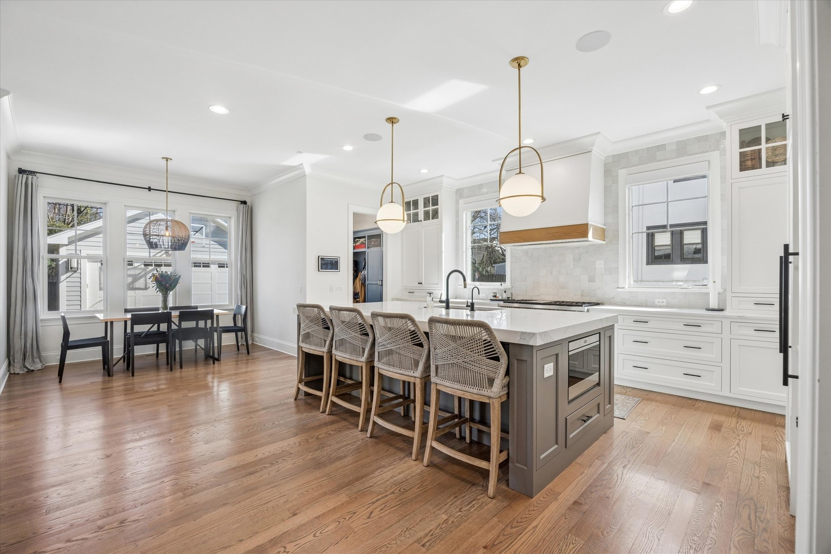 4041 Johnson Avenue, Western Springs, IL 60558