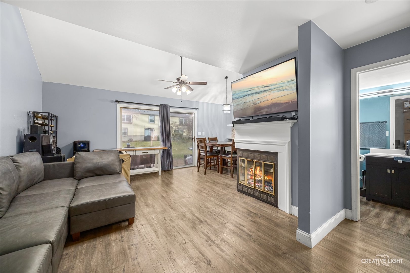 1325 Gloucester Circle, Carol Stream, IL 60188