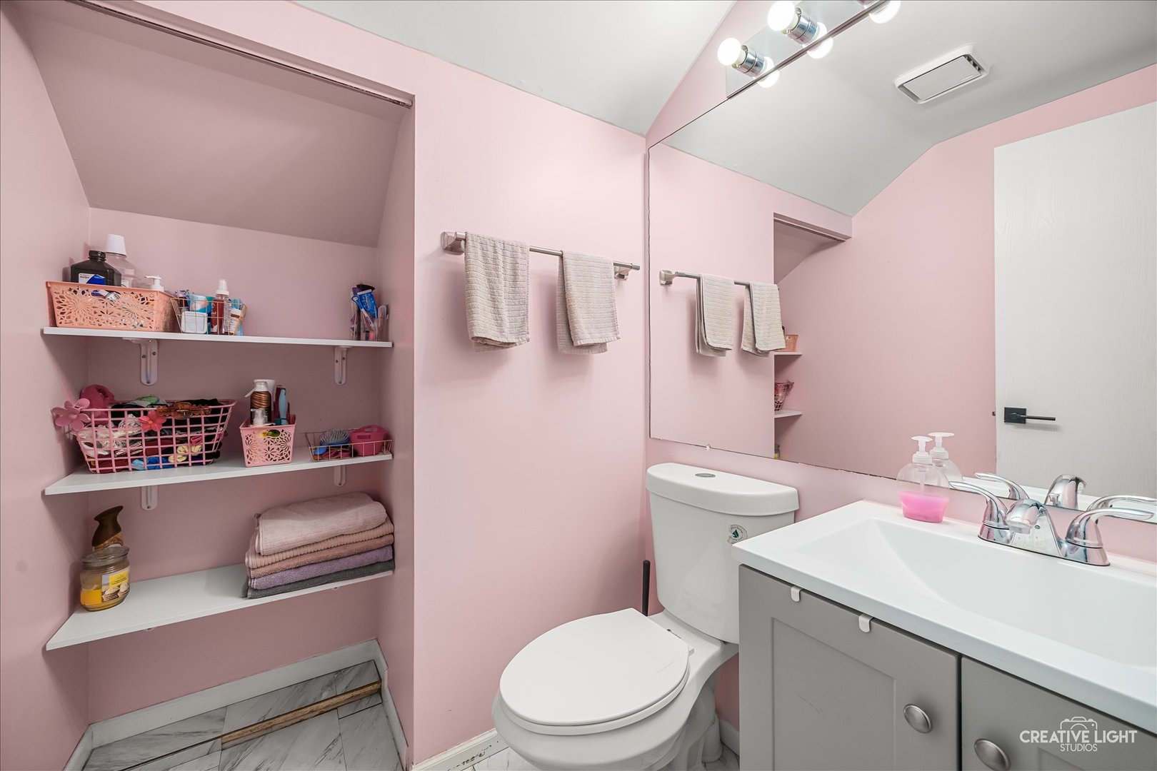 1325 Gloucester Circle, Carol Stream, IL 60188