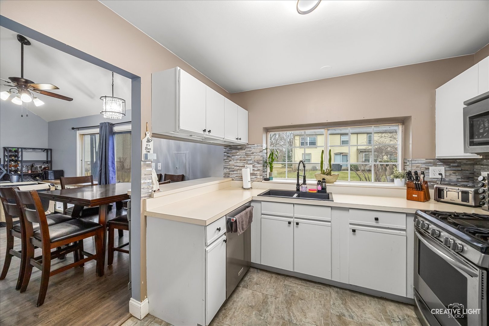 1325 Gloucester Circle, Carol Stream, IL 60188