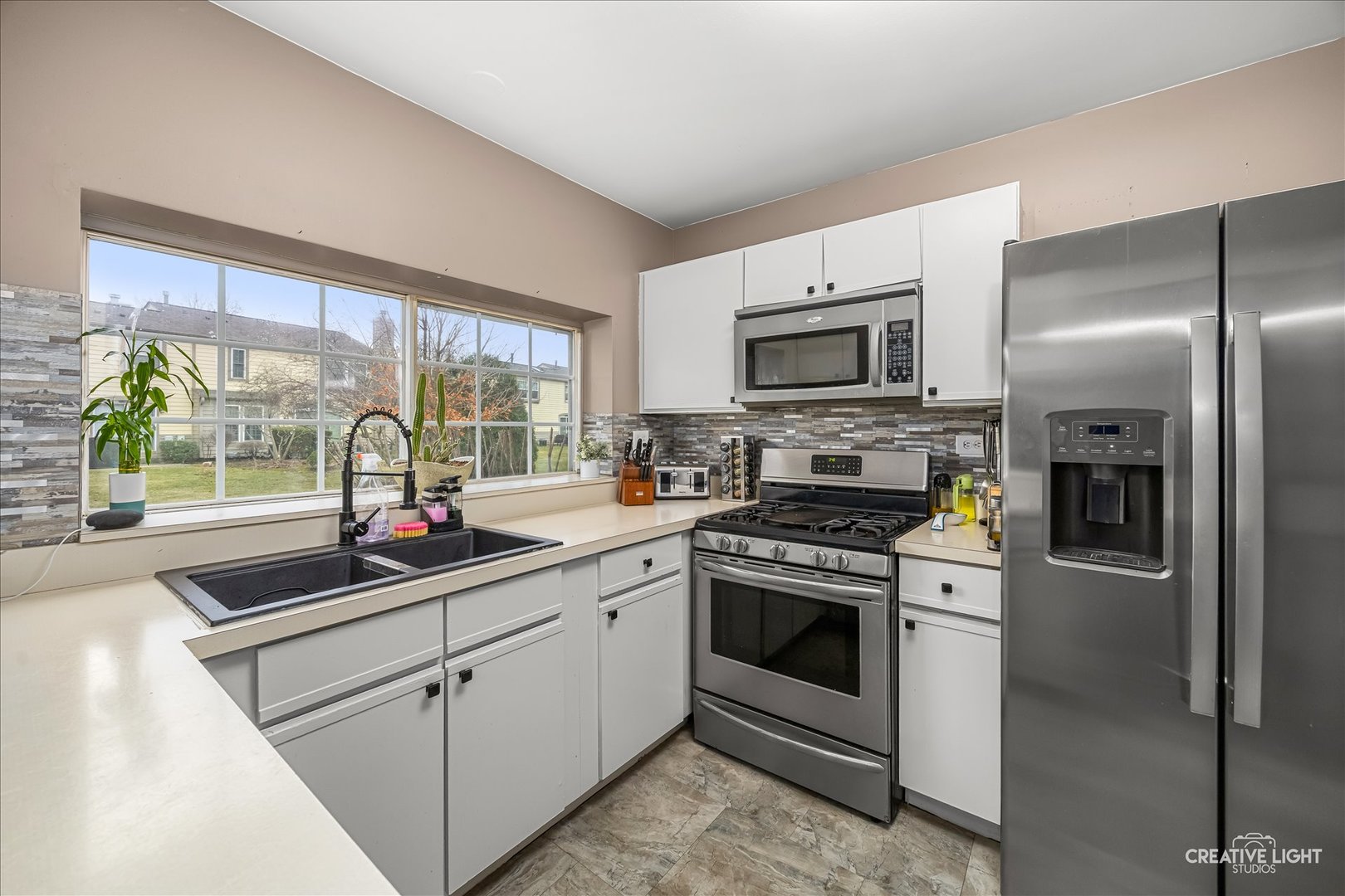 1325 Gloucester Circle, Carol Stream, IL 60188