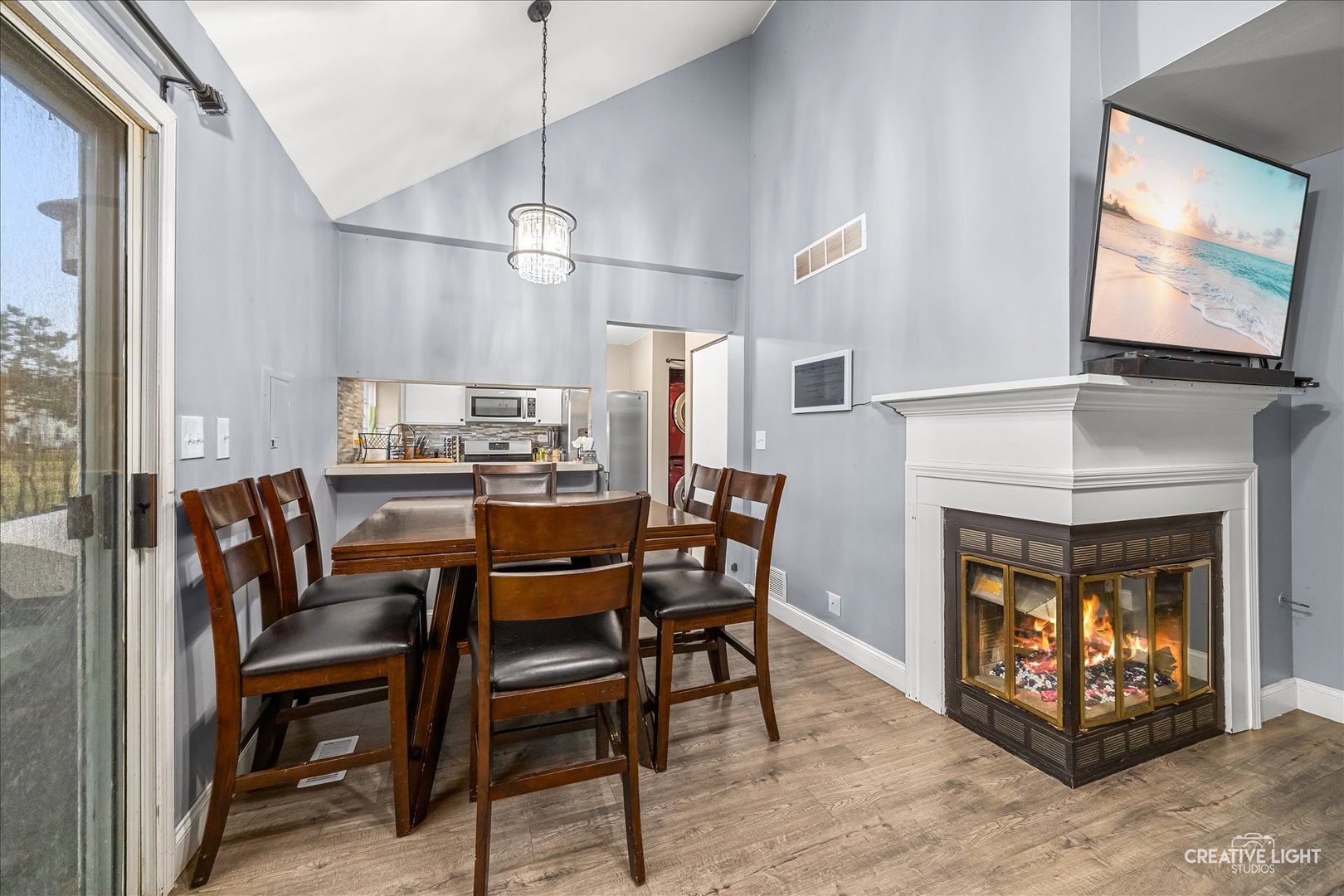 1325 Gloucester Circle, Carol Stream, IL 60188