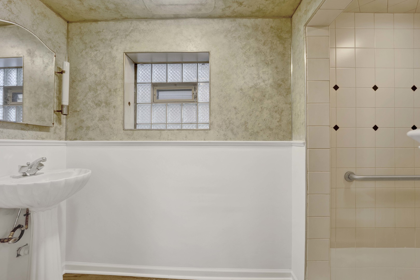 2808 N 76th Court, Elmwood Park, IL 60707