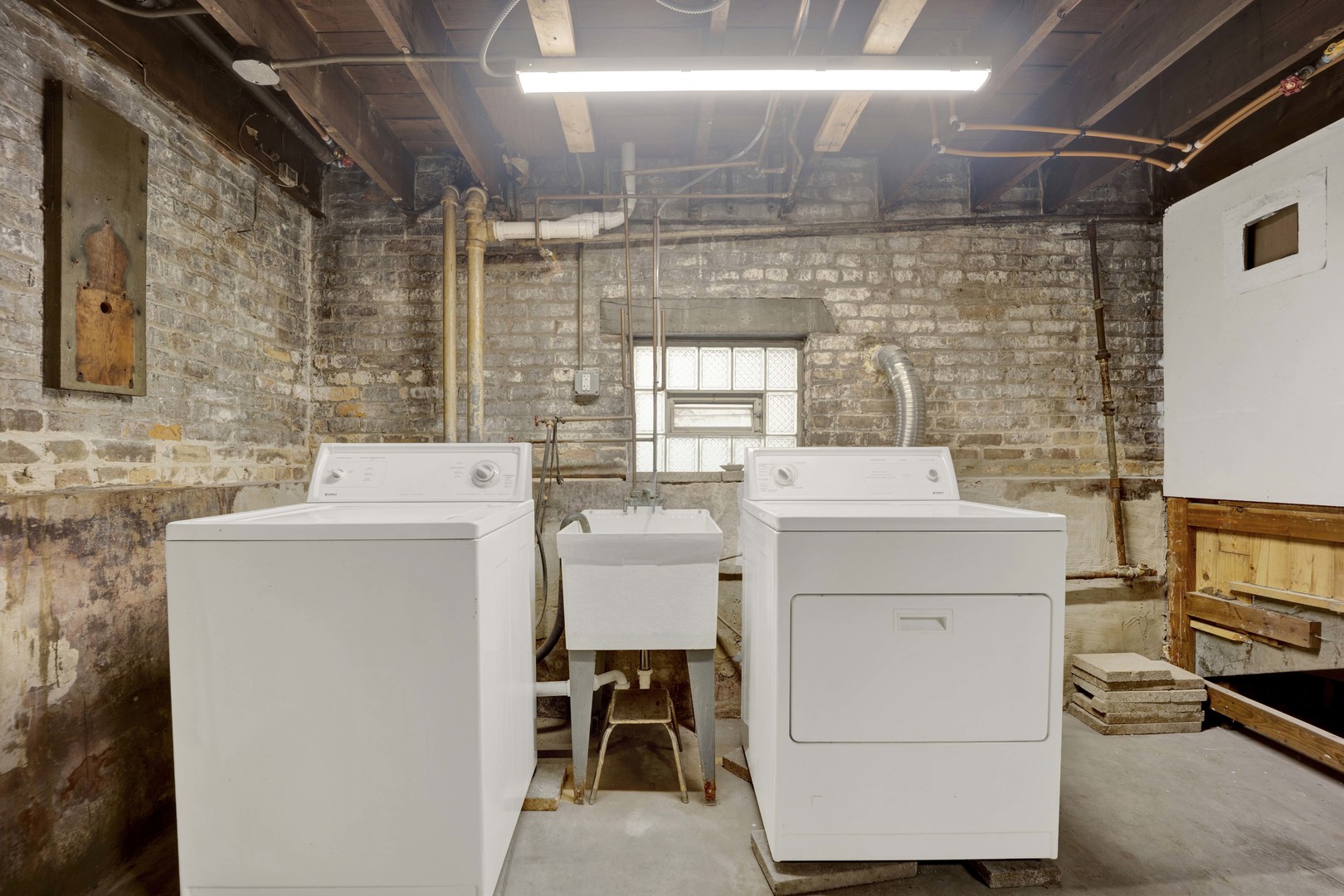 2808 N 76th Court, Elmwood Park, IL 60707