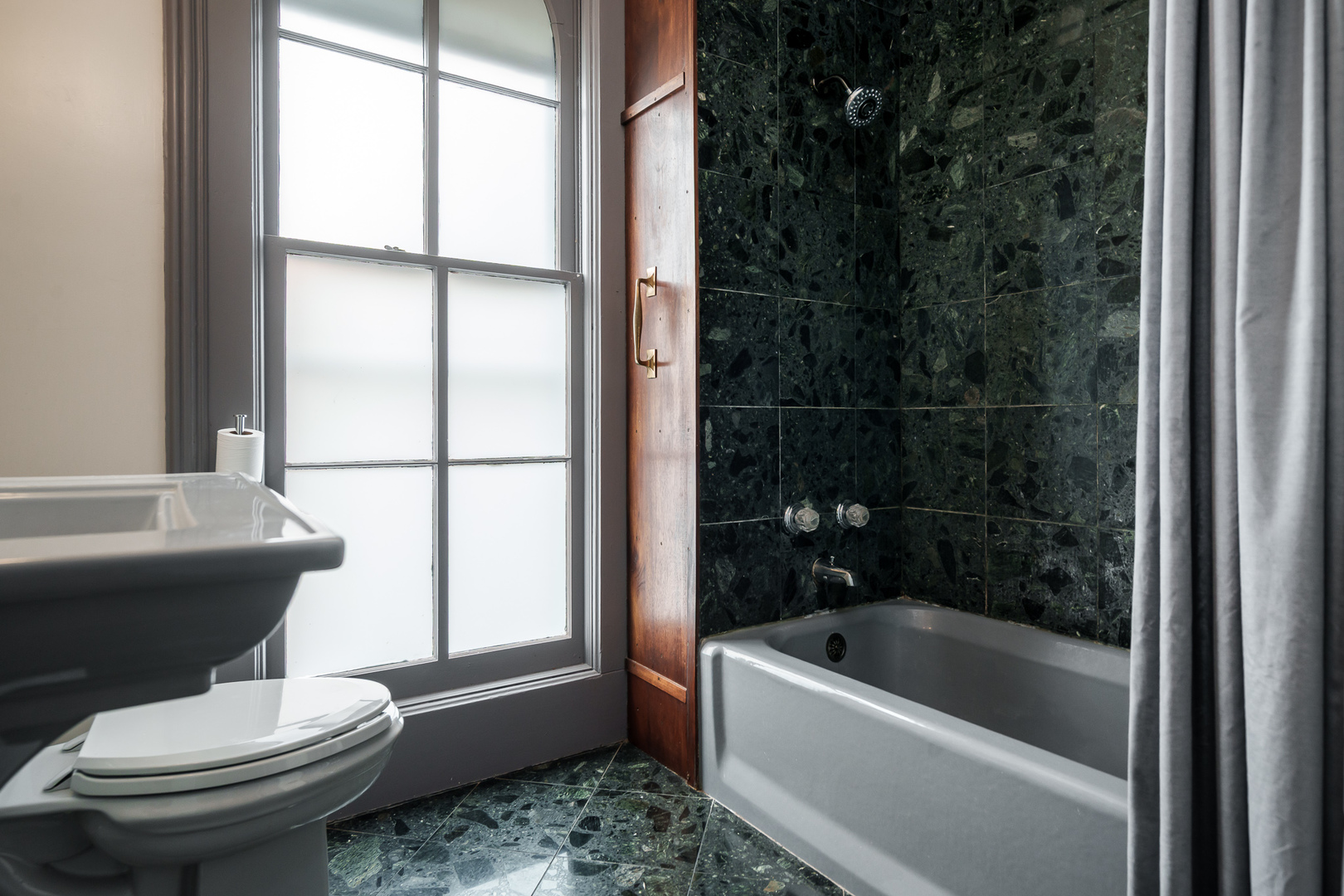 326 S 2nd Street, Rockford, IL 61104