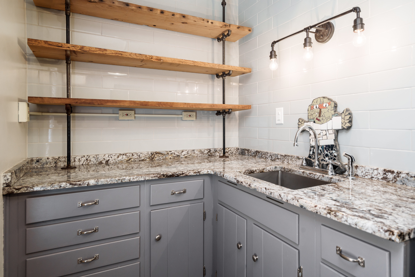 326 S 2nd Street, Rockford, IL 61104