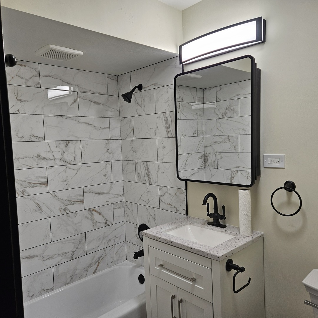 1115 E Algonquin Road #20, Arlington Heights, IL 60005