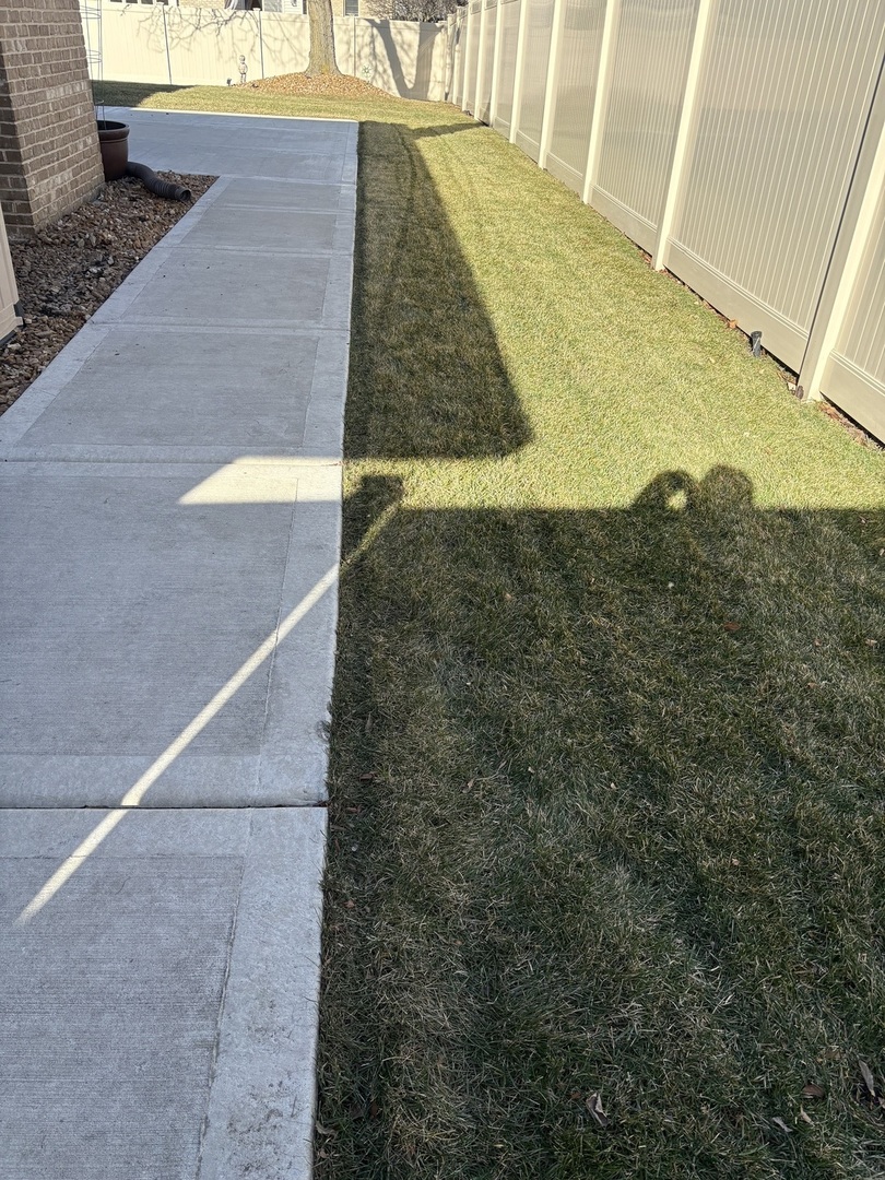 8320 Heather Lane, Tinley Park, IL 60477