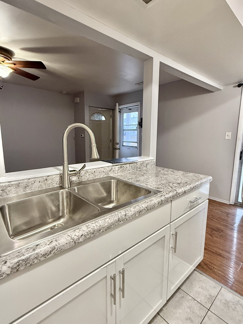 329 David Court #B, Bartlett, IL 60103