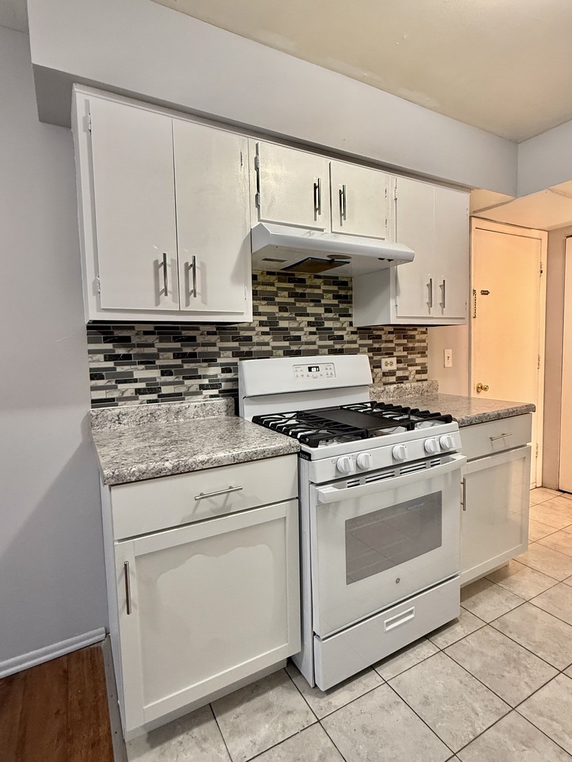 329 David Court #B, Bartlett, IL 60103