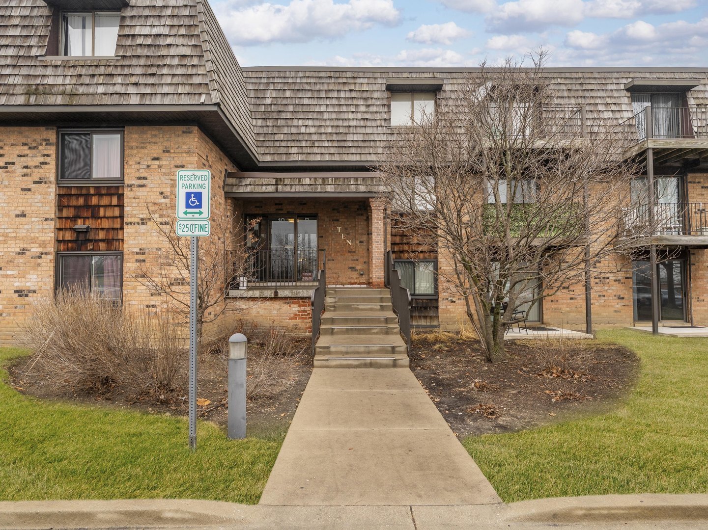 10 Oak Creek Drive #1020, Buffalo Grove, IL 60089