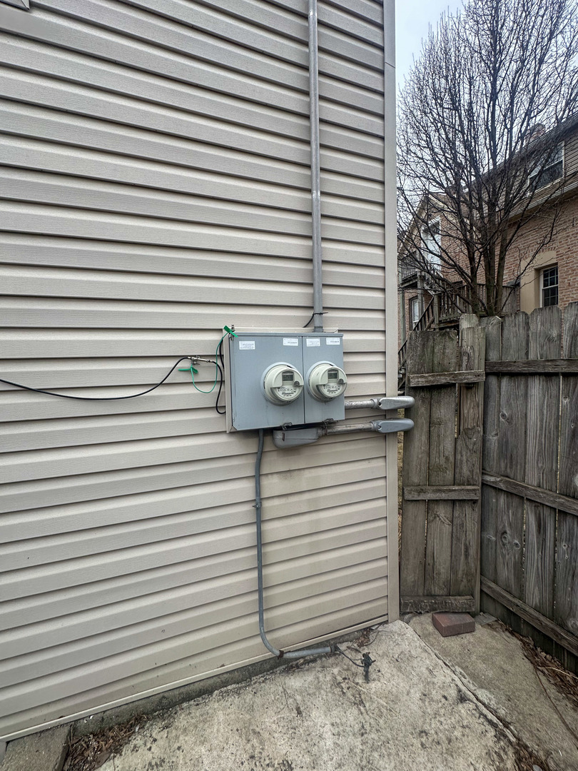 2037 N Tripp Avenue, Chicago, IL 60639