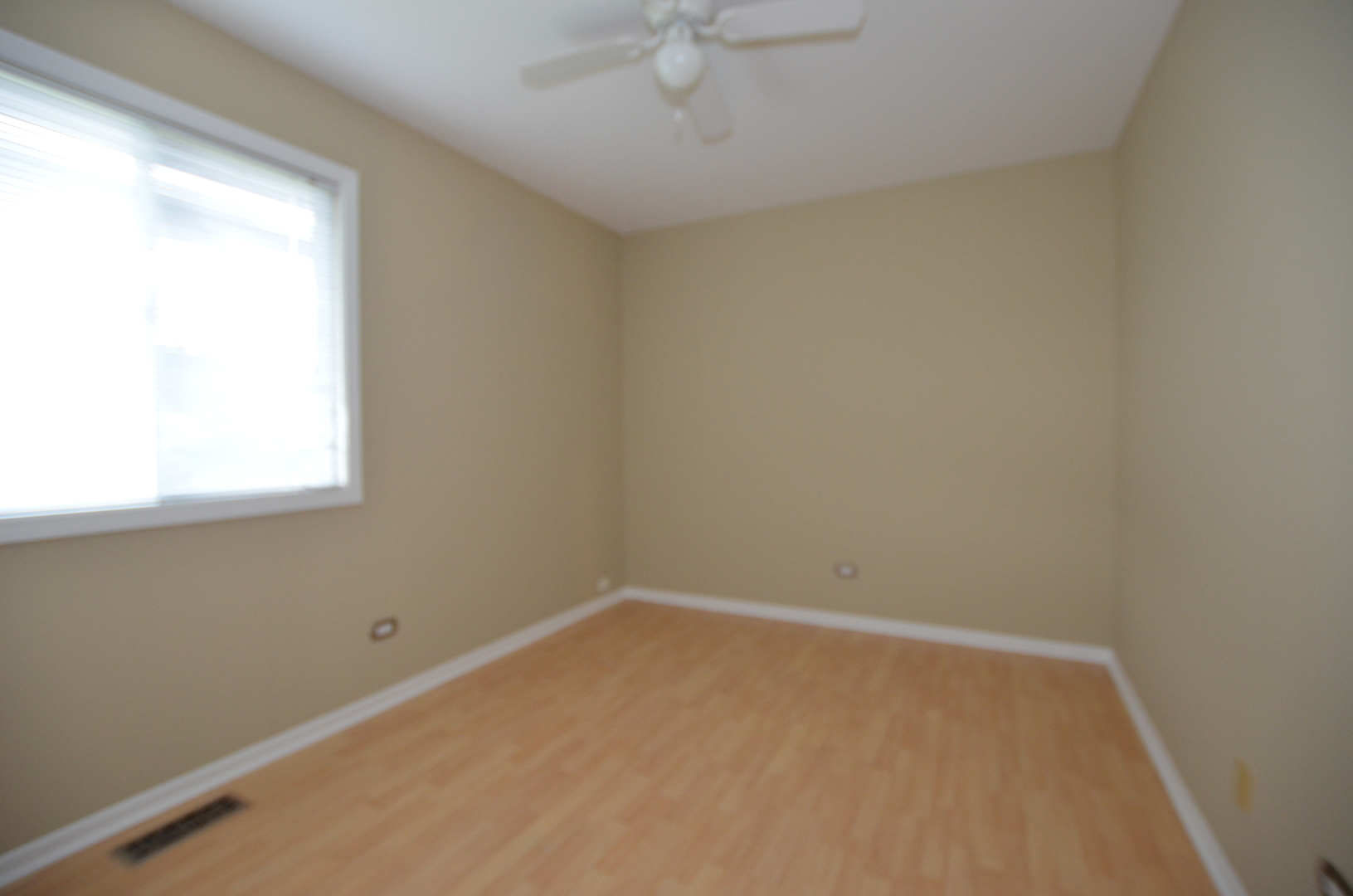 387 Amy Court, Naperville, IL 60565