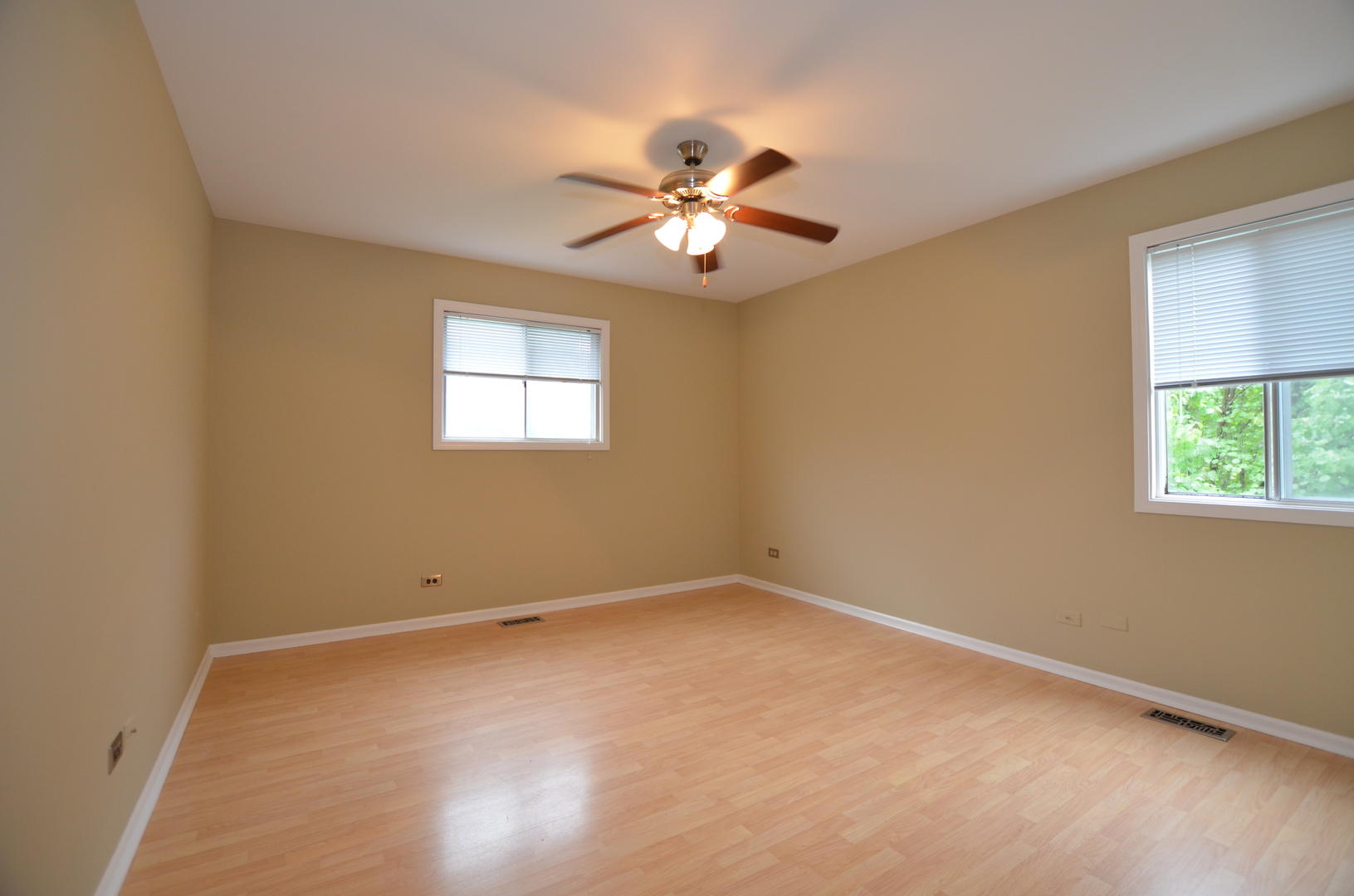 387 Amy Court, Naperville, IL 60565