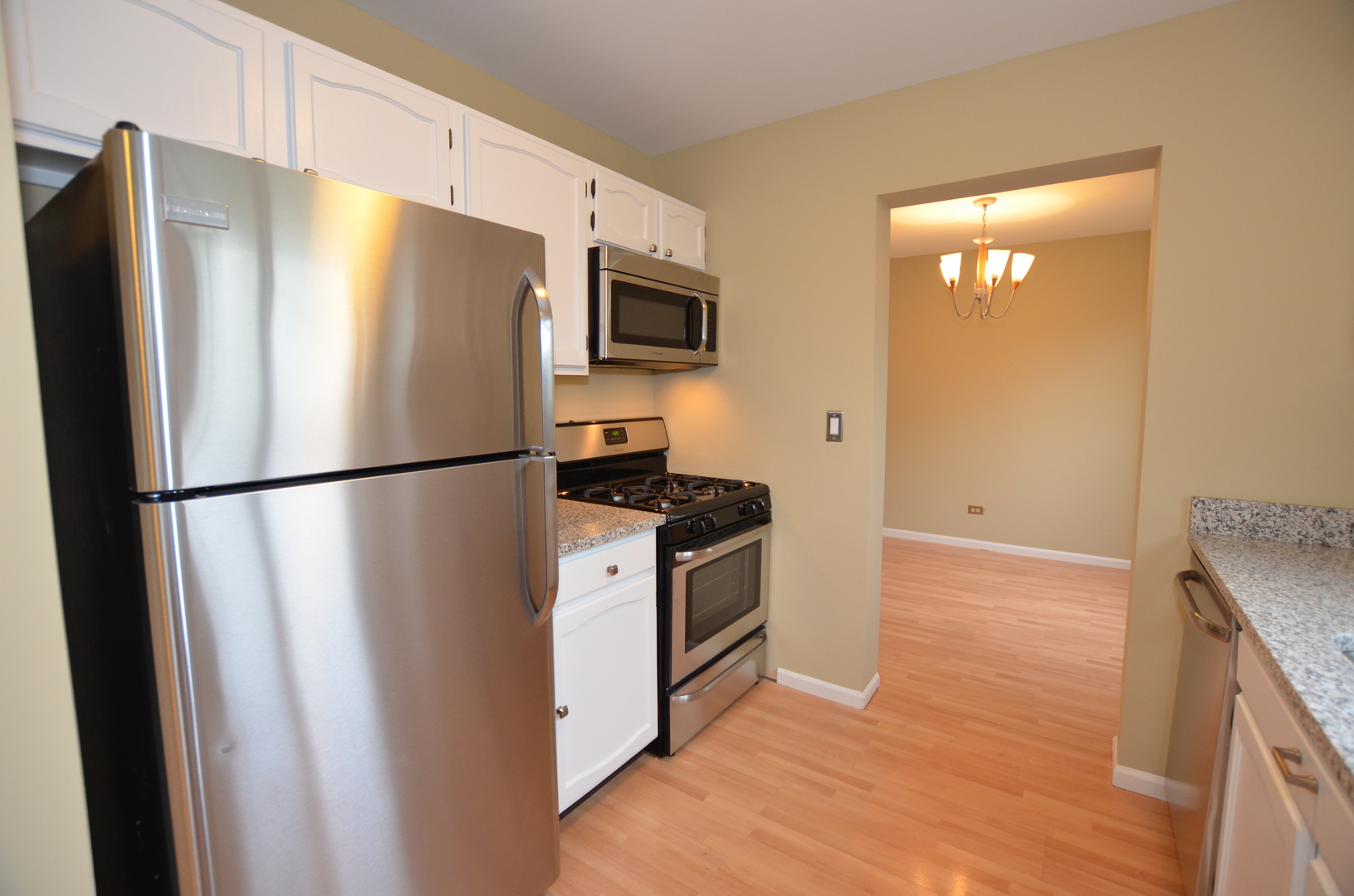 387 Amy Court, Naperville, IL 60565