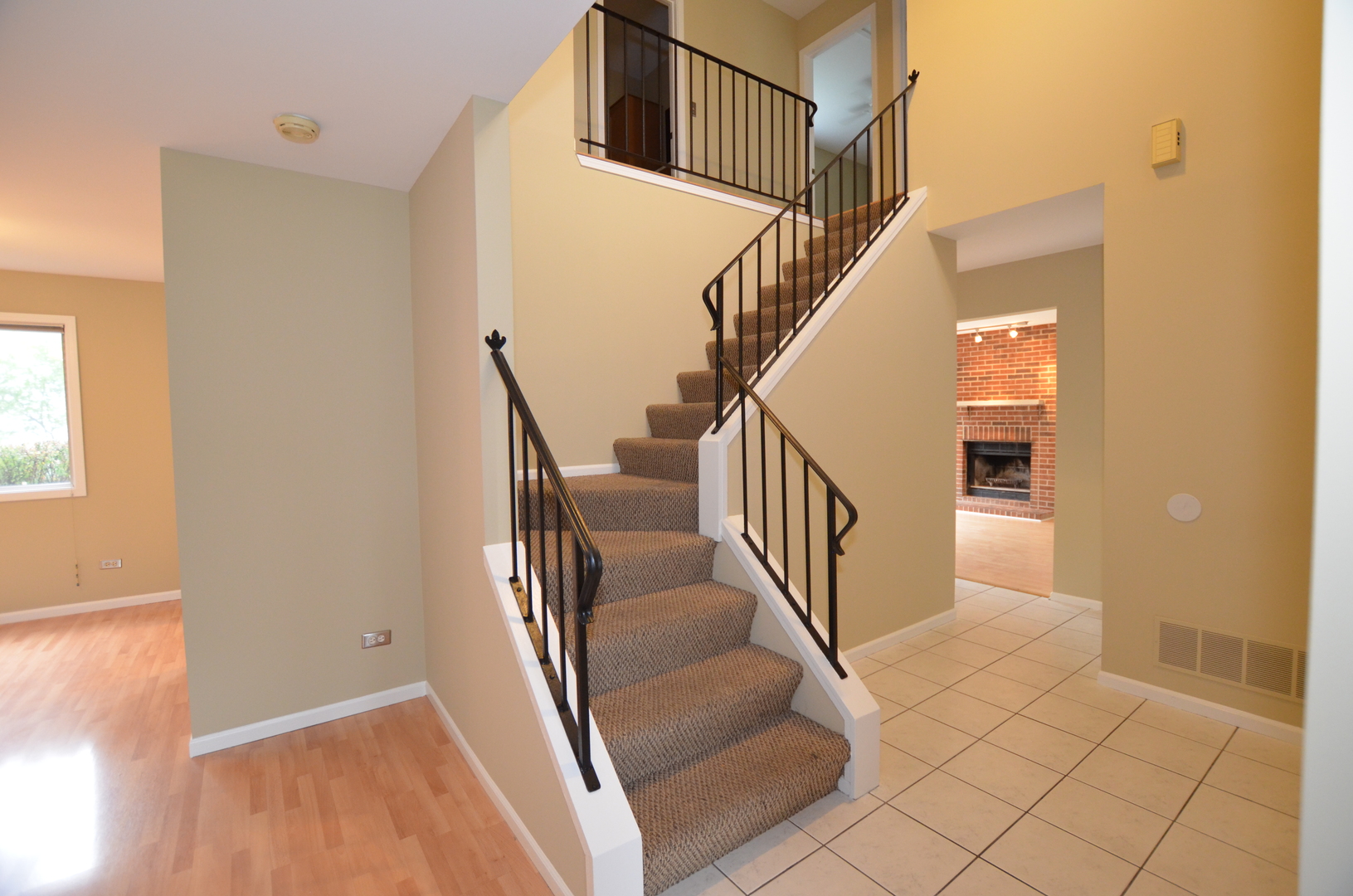 387 Amy Court, Naperville, IL 60565