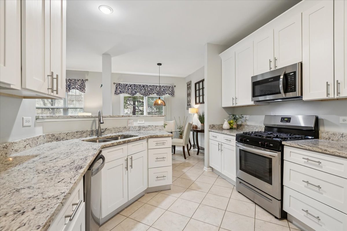 2190 Shadow Creek Court, Vernon Hills, IL 60061