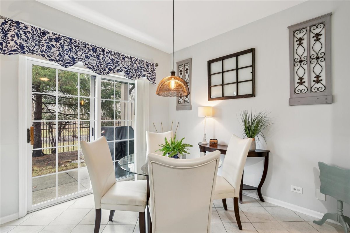 2190 Shadow Creek Court, Vernon Hills, IL 60061