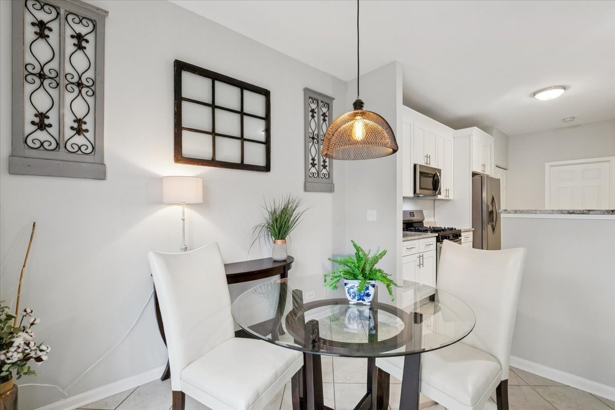 2190 Shadow Creek Court, Vernon Hills, IL 60061