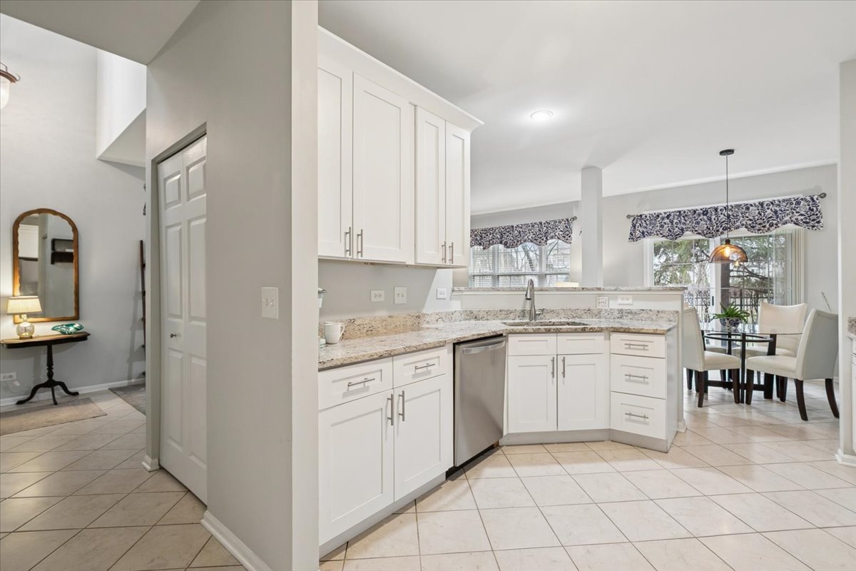 2190 Shadow Creek Court, Vernon Hills, IL 60061