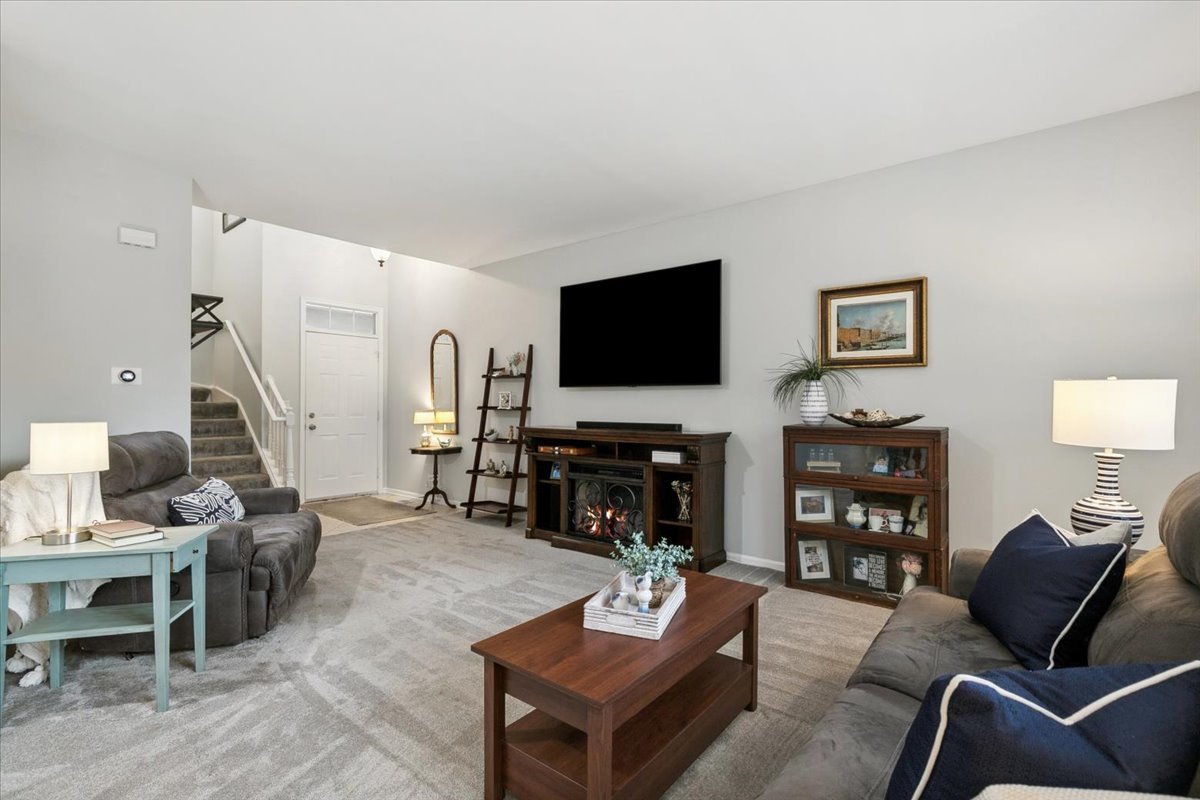 2190 Shadow Creek Court, Vernon Hills, IL 60061