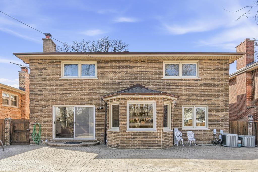 313 N Dee Road, Park Ridge, IL 60068