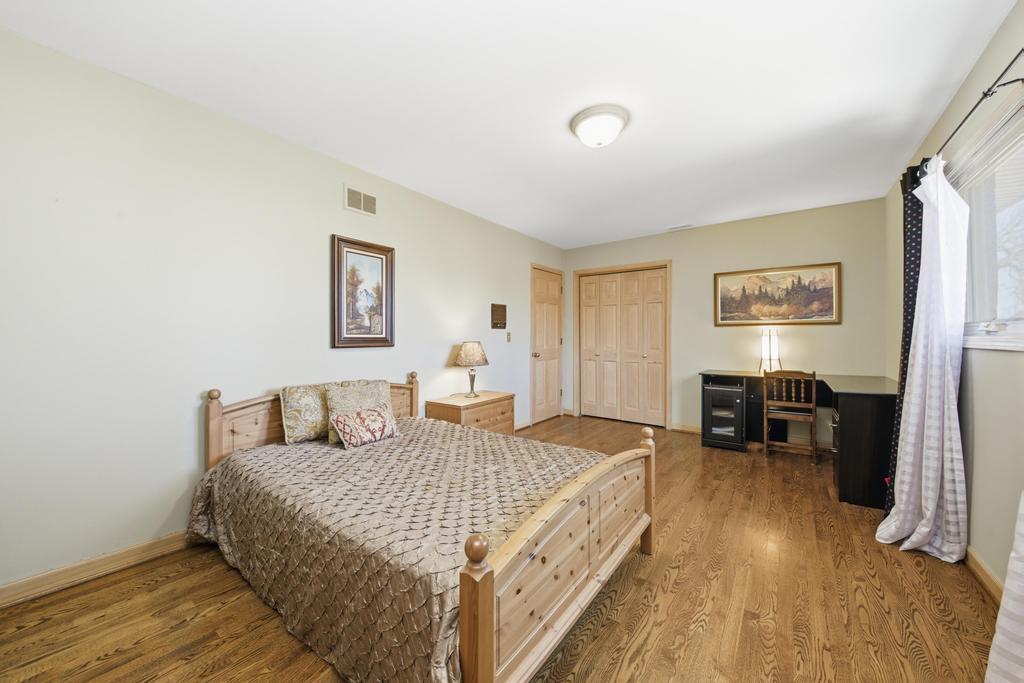 313 N Dee Road, Park Ridge, IL 60068