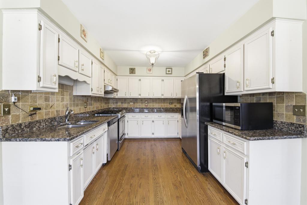 313 N Dee Road, Park Ridge, IL 60068