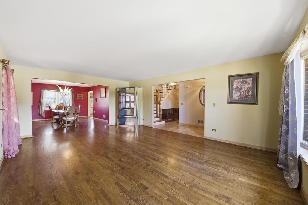 313 N Dee Road, Park Ridge, IL 60068