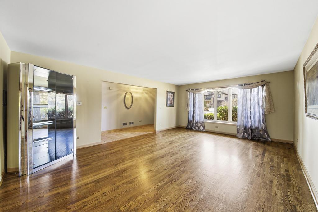 313 N Dee Road, Park Ridge, IL 60068