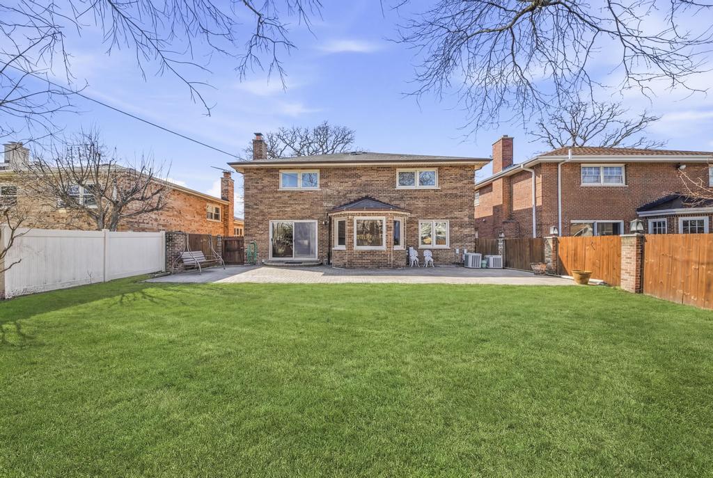 313 N Dee Road, Park Ridge, IL 60068