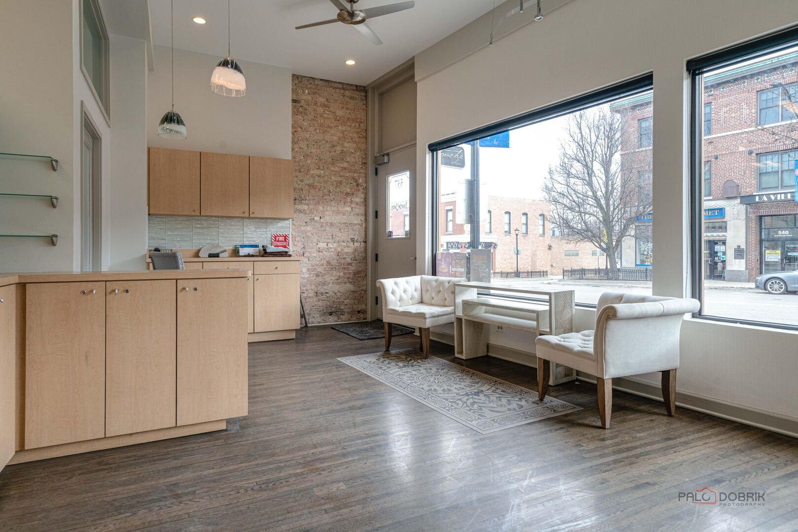 537 N Milwaukee Avenue, Libertyville, IL 60048