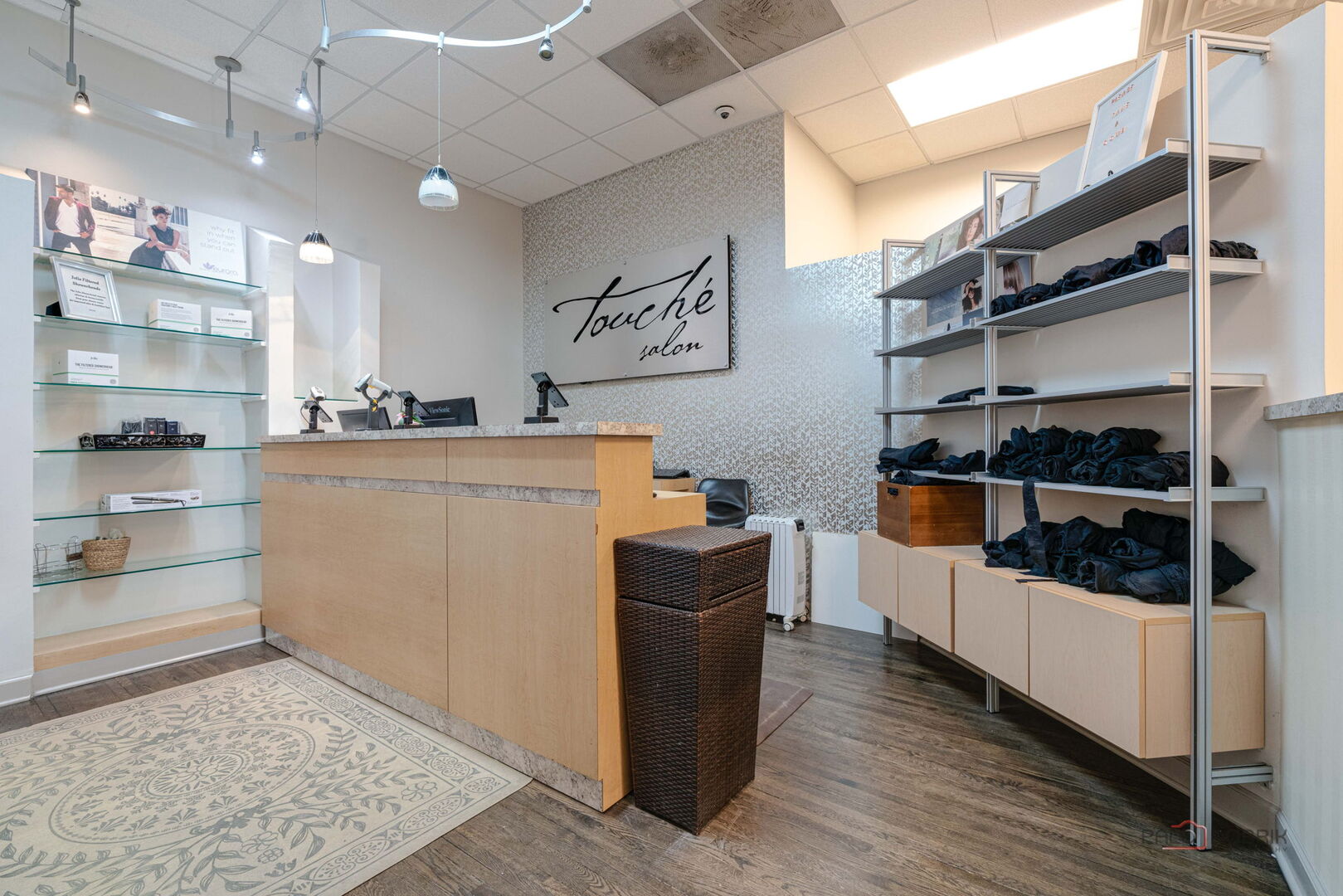 537 N Milwaukee Avenue, Libertyville, IL 60048